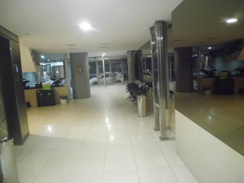 Lujosa Oficina Con 3 Despachos Y Sala De Reuniones Con Vista Panorámica Con Fácil Acceso A Rutas Nacionales Y Internacionales