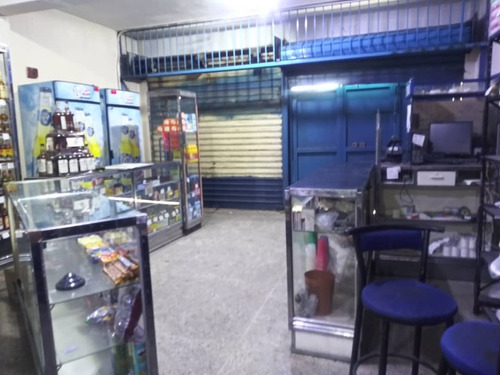 Imagen 2 de 14 de Casavenezia Br Vende Fondo De Comercio De Licoreria Calle Guaicaipuro