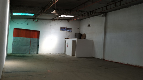 Imagen 6 de 15 de Galpón Con Oficina Sobre Carcano. Galpón En Venta. - 700 M². 250 M² Cub.
