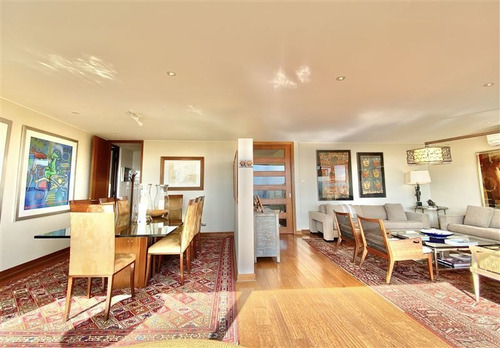 Casa En Venta De 3 Dorm. En Las Condes