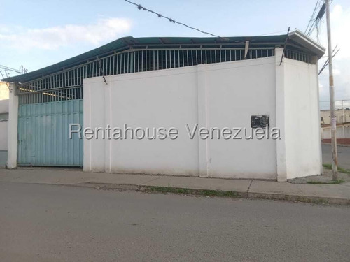 María Valera Tiene En Alquiler Galpón Comercial De Aprox 210mts2 Al Oeste De Barquisimeto, Piso Rústico, Luz Embutida, Puertas Corredizas, Estructuras De Concreto,