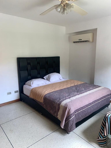 Se Vende Hermoso Y Amplio Apartamento En Cumbres De Curumo. Solo Cliente Directo. (o.a)
