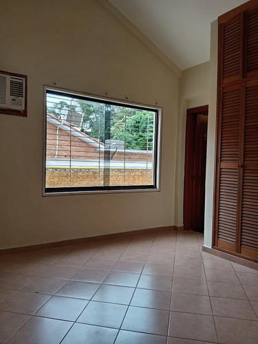 Casa Altos De Prebo Conjunto Cerrado Con Amplio Patio Tanque Subterraneo Valencia Carabobo