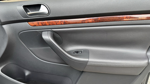 Volkswagen Vento 2.5 Luxury Wood Tiptronc 170cv