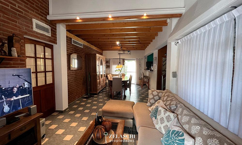 Casa En Venta: Pasaje Curupi - Martin Coronado