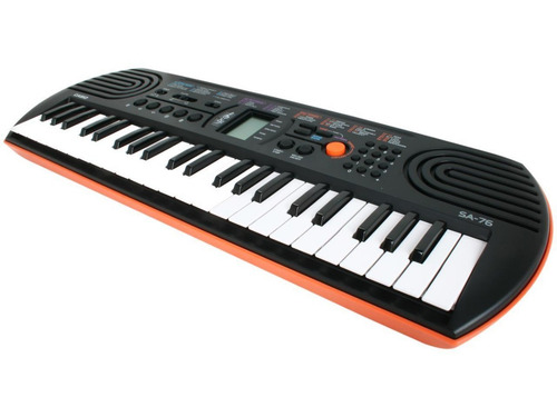 Imagen 8 de 10 de Teclado musical Casio Mini SA-76 44 teclas negro/naranja