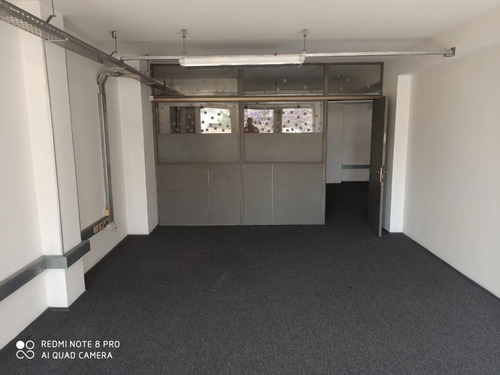 Oficina De 300m2, 8 Privados. 18 De Julio Y Martin C. Martínez