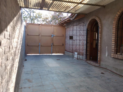 Alquiler Casa Barrio Soberania Nacional, Tres Ambientes.