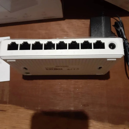 Imagen 3 de 10 de Switch De Red 100/1000 Mbps 8 Puertos Hikvision Ds-3e0508d-e