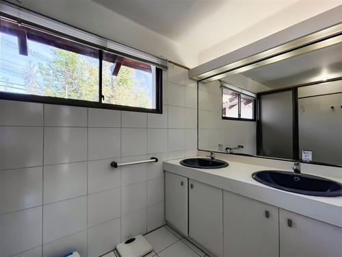 Casa En Venta De 7 Dorm. En Las Condes