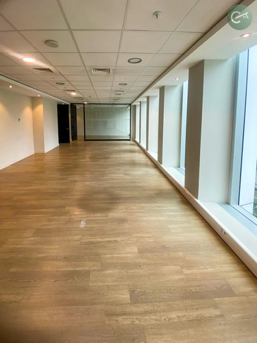 Amplia Oficina En Arriendo 360 M² Con Opción De Subdivisión