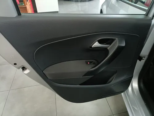Volkswagen Polo 5p L4/1.6 Man