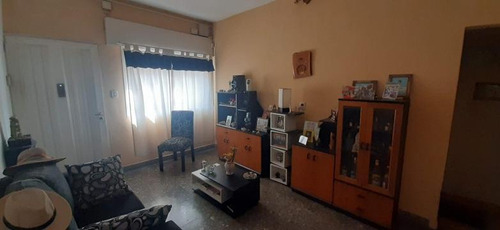 Casa En Venta - 3 Dormitorios 2 Baños 1 Cochera - 200mts2 - Lomas Del Mirador, La Matanza