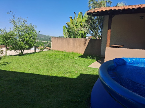 Casa Em Condomínio No Centro De Ibiúna.