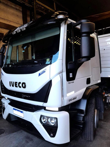 ¡ Solo 12900 Km ! Iveco Tector 170e28 + Acoplado Baco 14,5m