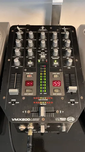 Par Tocadiscos Numark Tt1610 1600 Mixer Behringer Vmx200 Usb