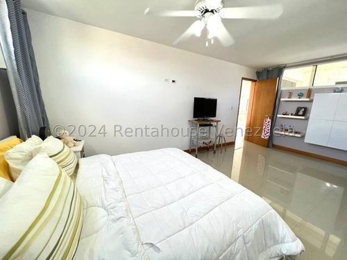 Se Ofrece En Alquiler Extraordinaria Y Hermosa Casa Quinta Ubicada En Lomas De La Lagunita