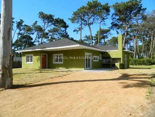 Venta De Casa En La Arbolada-punta Del Este.