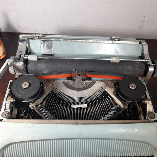 Imagem 6 de 9 de Máquina De Escrever Olivetti Studio 44 Pra Conserto Ou Pecas