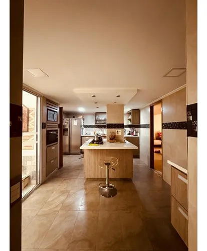 Vendo Apartamento En Laureles Medellín En Edificio De 185 M², Piso 1