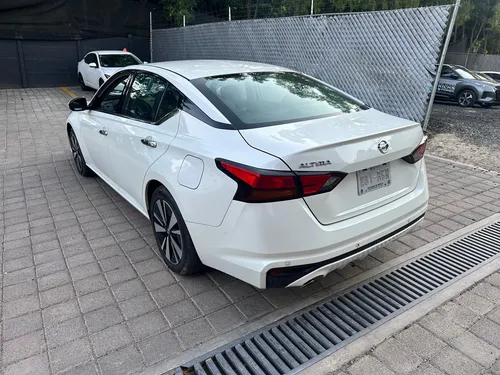 Nissan Altima 2.5 Advance Navi Cvt