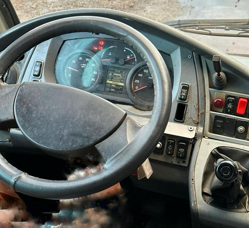 Micro Ônibus V8l 4x4 2015