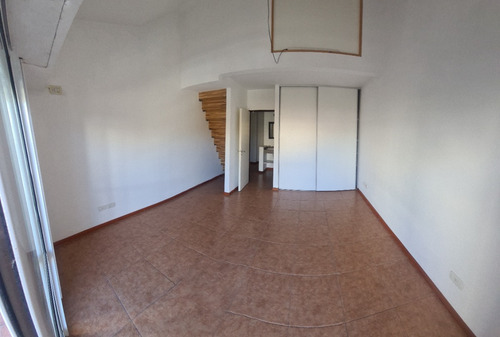 Patrón Al 5700, Villa Luro. Triplex Sin Expensas. Superficie 73 M2. 4 Plantas. 3 Ambientes. 2 Dormitorios 1 Suite. 2 Baños. 2 Balcones A La Calle, 1 En Cada Planta. Parrilla Propia. Cochera P/ 2 Autos