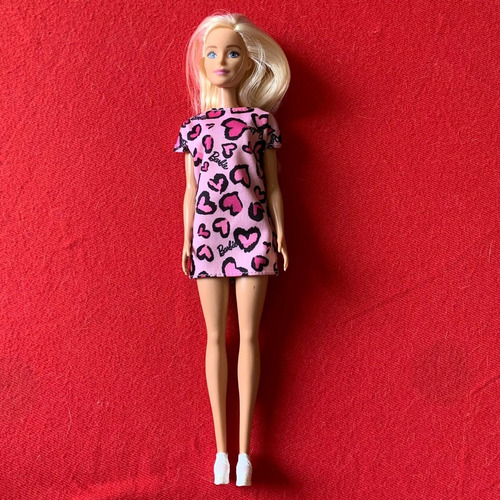 Barbie Básica Loira Vestido Estampa Coração