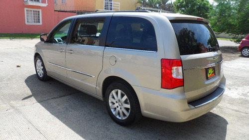 Imagen 3 de 15 de Chrysler Town & Country 3.6 Touring Mt