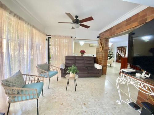 Imagen 3 de 18 de Venta De Casa. En Las Praderas Distrito Nacional