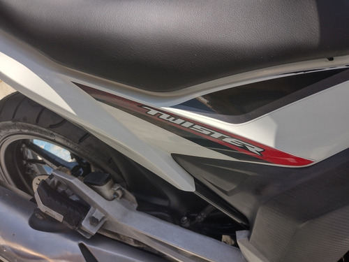 Imagem 5 de 8 de Honda Cb Twister 250 F 2017 Nova Baixo Km Troca Financia