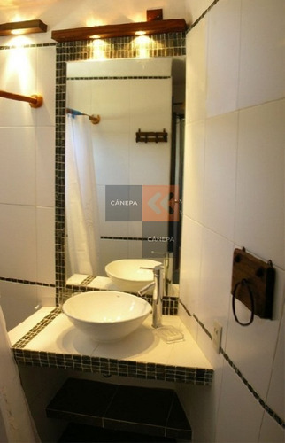 Casa En Venta Y Alquiler,espectacular Esquinera Con Piscina En Montoya - La Barra - Punta Del Este- Ref: 8768