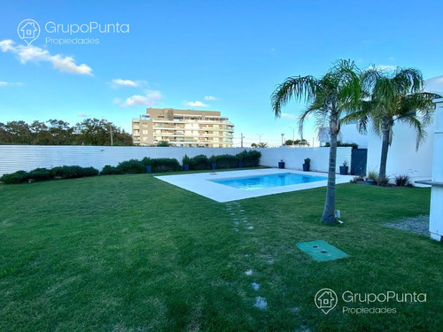 Espectacular Casa Frente Al Mar En Venta Y Alquiler Anual - Playa Mansa - Punta Del Este