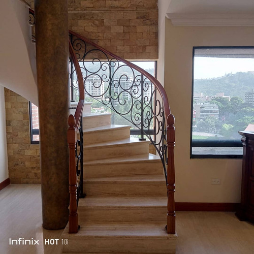 En Venta Lujoso Ph Urb. La Tahona De 420m2 / 4h / 7b / 4p / 1 M