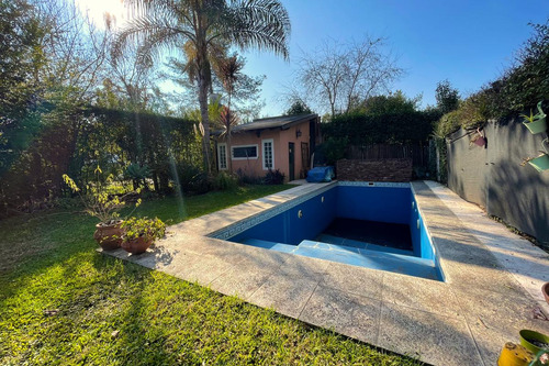 Venta De Casa 3 Ambientes. Parque Leloir.