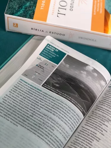 Bíblia de estudo Swindoll: Capa flexível Aqua (7898665820568): Charles R.  Swindoll (Autor), Nova Versão Transformadora (Autor): CLC Portugal