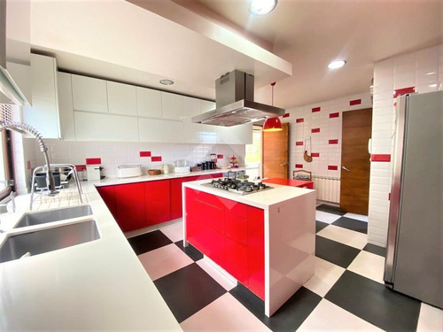 Casa En Venta De 4 Dorm. En Piedra Roja Colina