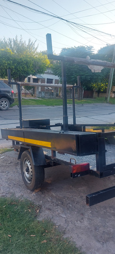 Trailer Tiene Enganche Para 3 Bicicletas, Tiene Una Caja