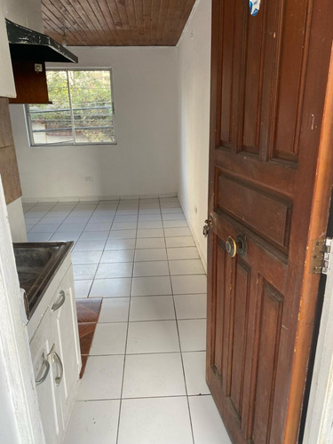 Tipo Estudio De 1 Ambiente,para 1 Persona, Escanilla Gamero