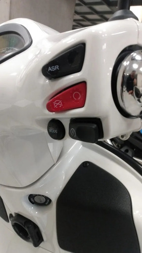 Imagen 14 de 23 de Vespa Gts S 300 Racing Sixties 2022 - Palermo Bikes