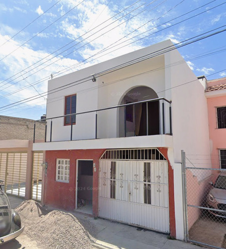 Casa De Dos Niveles En Jacarandas, Tepic, Nayarit