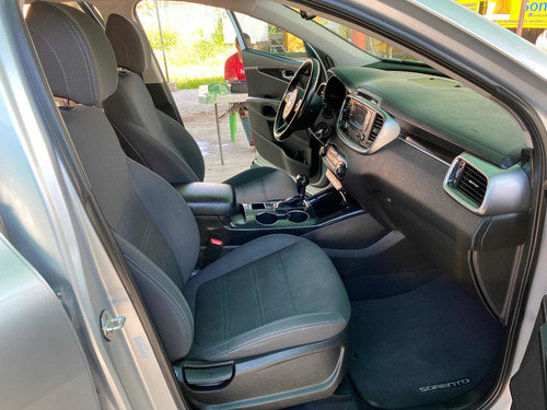 Imagen 13 de 14 de Kia Sorento 2017 2.4 Lx At