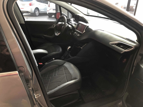 Imagen 10 de 16 de Peugeot 208 2015 1.6 Feline Pack Cuir