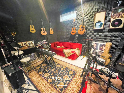 Casa En Venta De 4 Dorm. En Las Condes