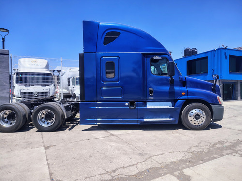 Tractocamión Con Camarote En Gran Forma Para Seguir Trabajan