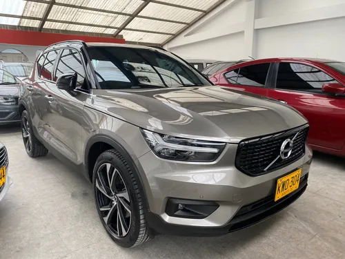 Volvo XC40 B5 Híbrida 2.0cc Turbo (264cv) 4x4 Rin 20”