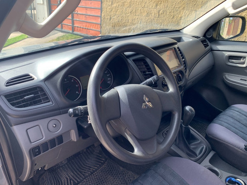 Camioneta Mitsubishi L200 Work 2,4