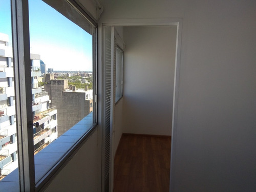 Apartamento En Alquiler Remodelado En Centro
