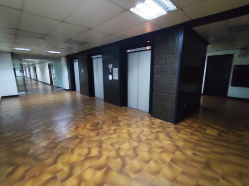 Imagen 3 de 11 de Oficina Cto. Empresarial Los Ruices - Oportunidad