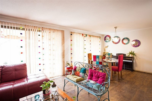 Casa En Venta De 3 Dorm. En Las Condes